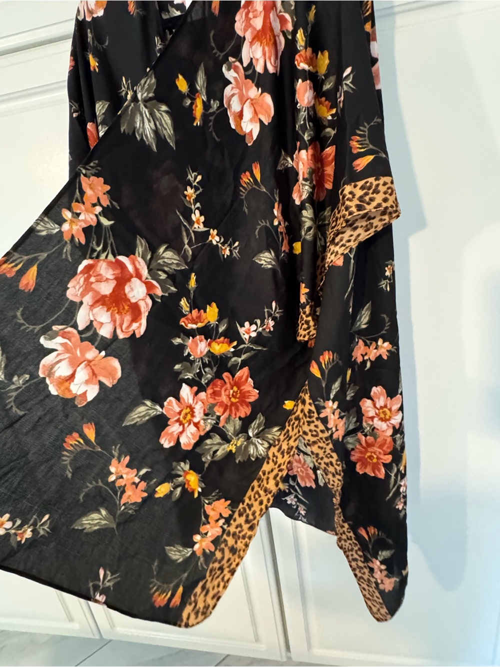 American Eagle Black Floral Kimono with Leopard Trim - Picture 3 of 4